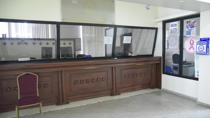 Ayuntamiento de Santiago cierra oficina de CORAASAN