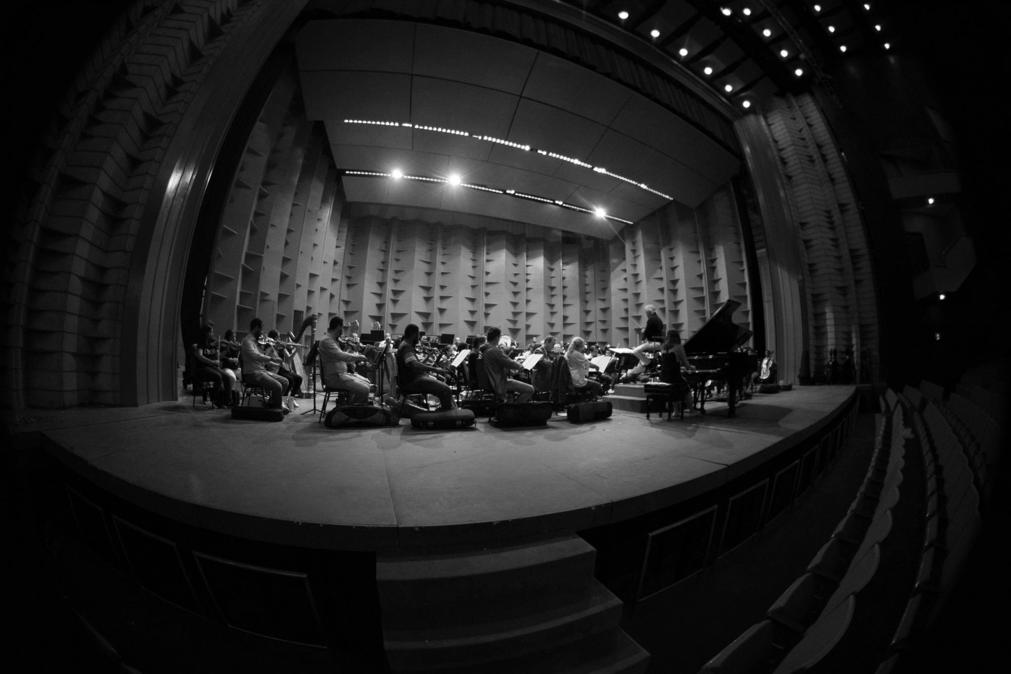 José Antonio Molina en la penúltima prueba para el concierto del 4 de octubre, con un repertorio de Rachmaninov y  Mussorgsky.