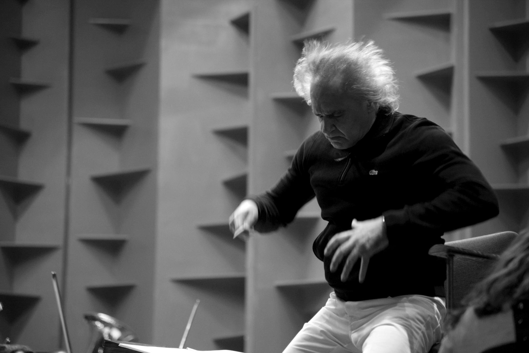 José Antonio Molina en la penúltima prueba para el concierto del 4 de octubre, con un repertorio de Rachmaninov y  Mussorgsky.