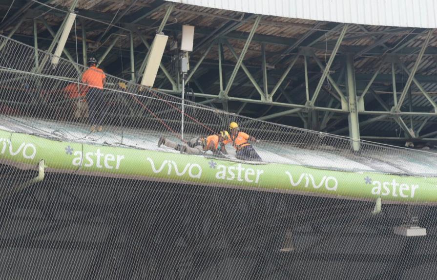 VIDEO: Remueven estructura dañada del Séptimo Cielo del Estadio Quisqueya