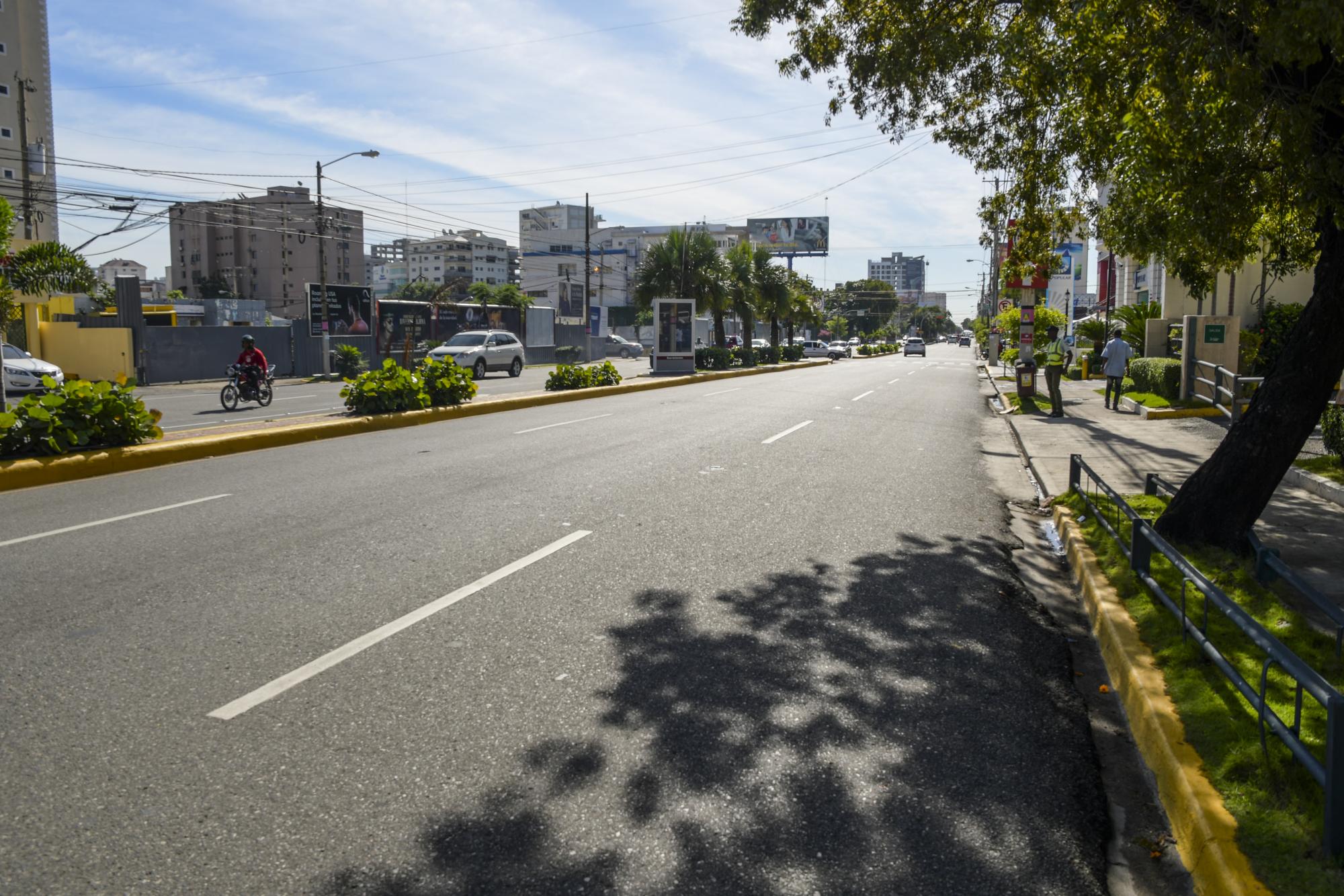 El tránsito en la avenida Abraham Lincoln durante la mañana y primeras horas de la tarde de este sábado estuvo liviano.