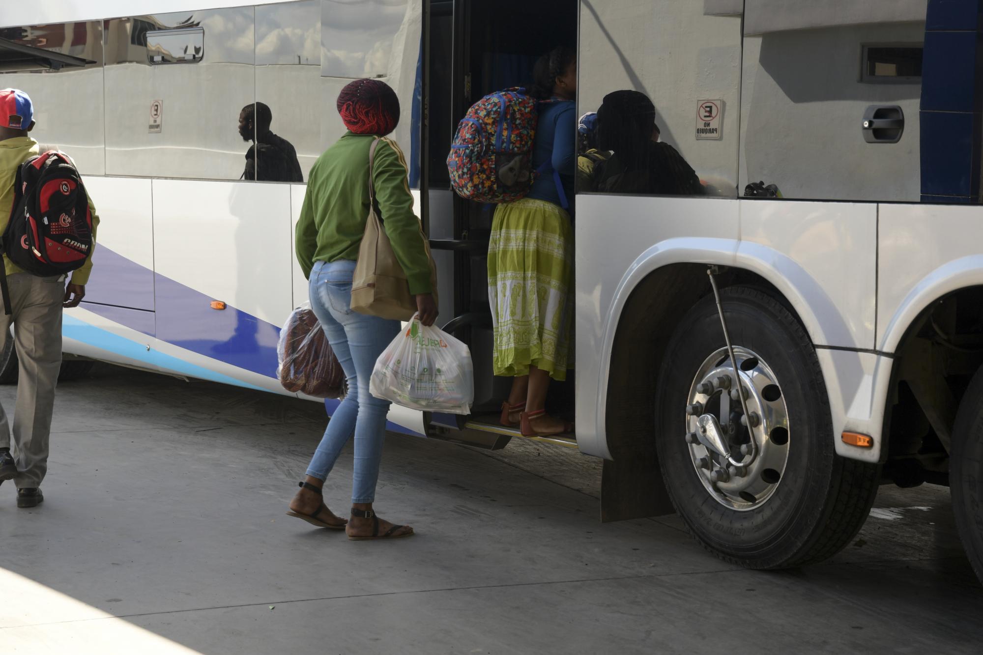 Las paradas de autobuses que viajan a la región Este han estado menos concurridas que el pasado fin de semana.