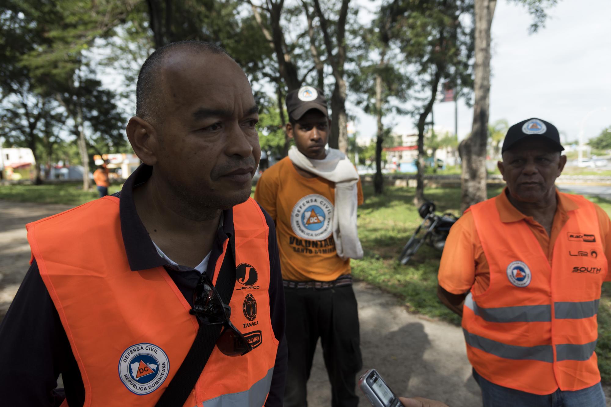 Raymond Baez, encargado del equipo de la Defensa Civil en la Autopista Las Américas. 