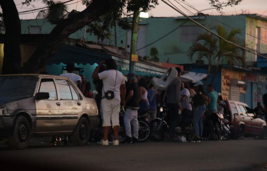 Una parte de los dominicanos amanece celebrando el Año Nuevo 