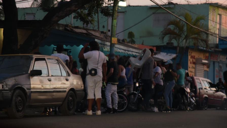 Una parte de los dominicanos amanece celebrando el Año Nuevo 