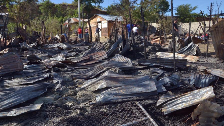 Bomberos de Santiago reportan dos incendios en las últimas horas Bomberos de Santiago reportan dos incendios en las últimas horas
