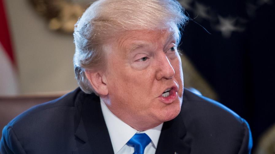 Trump inicia el año tuiteando y jugando golf Trump inicia el año tuiteando y jugando golf