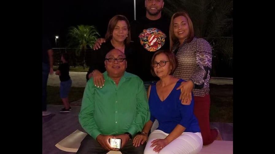 Peloteros dominicanos celebran la llegada del 2018 