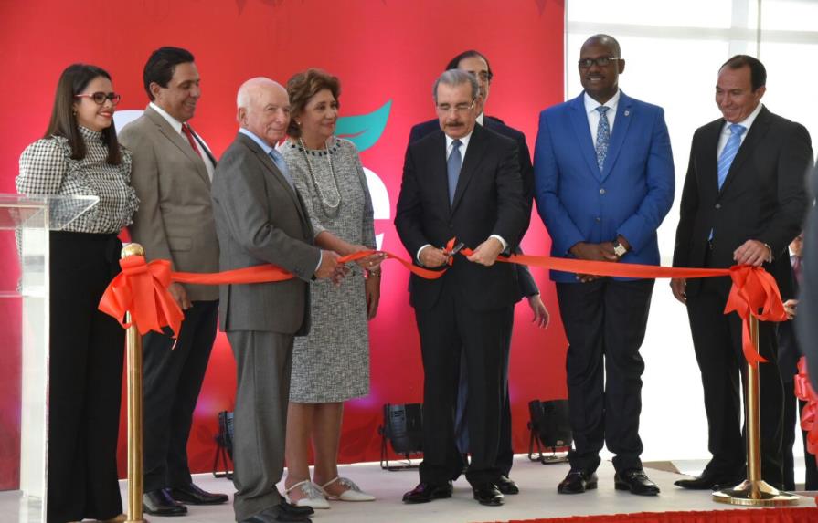  Con la presencia del Presidente Danilo  Medina inauguran  en Ciudad Juan Bosch  supermercado Olé