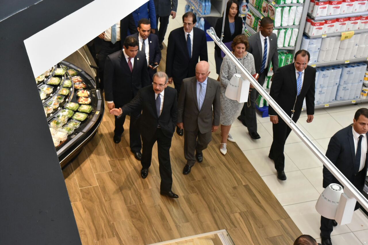 Llegada del Presidente Danilo Medina  a las nuevas instalaciones del supermercado Olé.