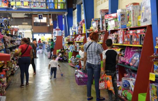 Tiendas de juguetes presentan buen flujo de clientes previo al Día de Reyes