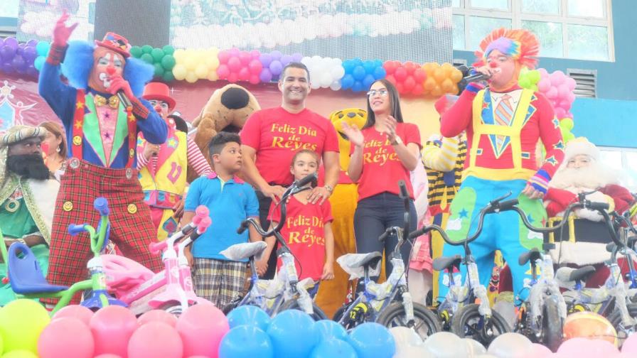 Diputado Luis Alberto Tejeda regala miles de juguetes a niños de Santo Domingo Este