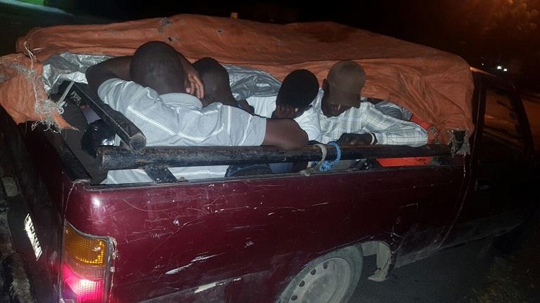 Retienen en Cabral  camioneta que transportaba a nueve indocumentados