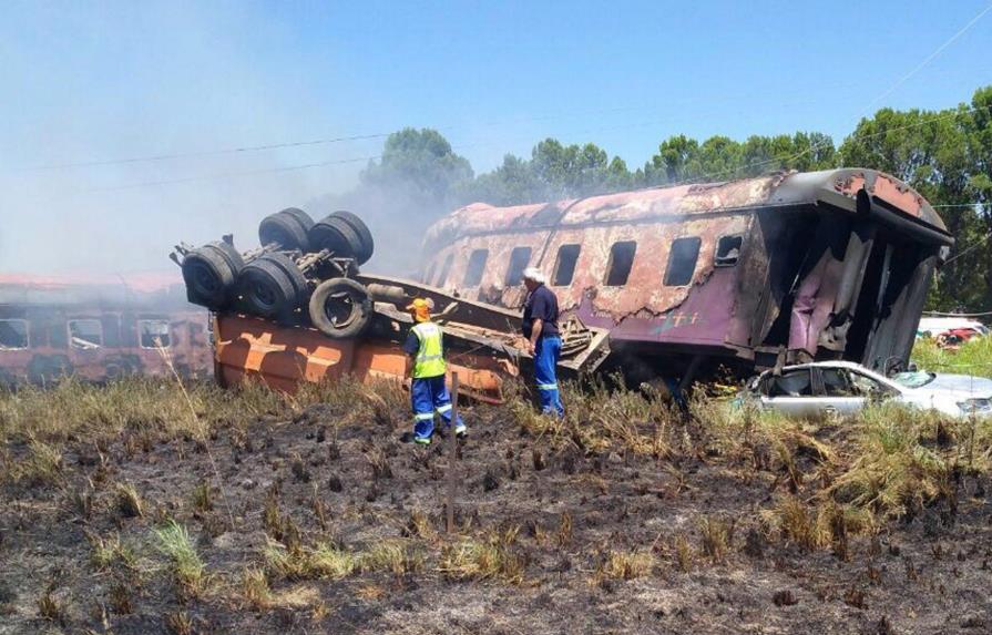 Al menos 12 muertos y decenas de heridos en un accidente de tren en Sudáfrica