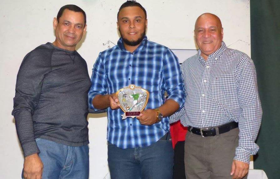 Fútbol premia categorías menores en San Francisco de Macorís