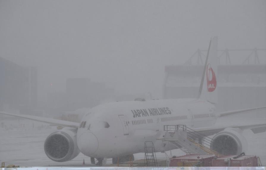 Cierran aeropuertos JFK y La Guardia de Nueva York por tormenta de nieve