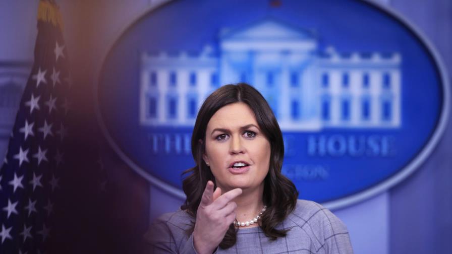 Casa Blanca prohíbe celulares personales en el trabajo