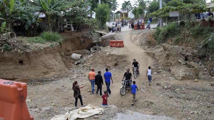 Reclaman reparación de puente en La Vega