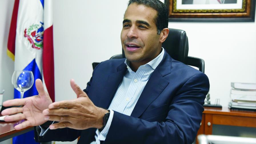 Comisión niega beneficiarios paguen por trabajos de titulación