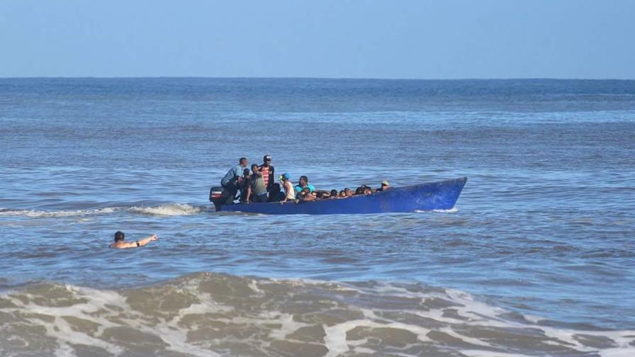 Detienen a 12 inmigrantes dominicanos al intentar entrar ilegalmente a Puerto Rico Detienen a 12 inmigrantes dominicanos al intentar entrar ilegalmente a Puerto Rico