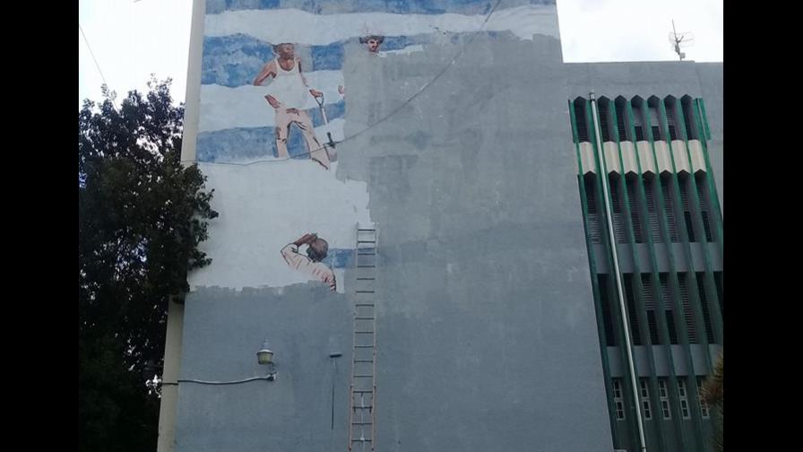 Elsa Núñez lamenta UTESA borre mural realizado por Ángel Haché