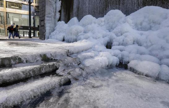 Un frío ártico se apodera del noreste de EE.UU. tras el “ciclón bomba”