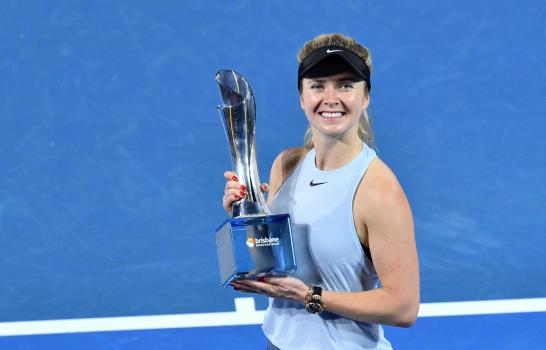 Svitolina se corona en Brisbane; Kyrgios elimina a Dimitrov