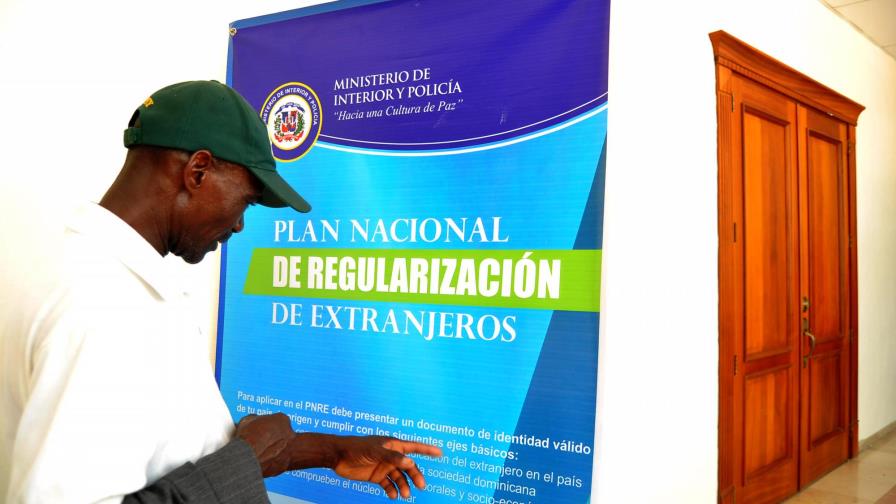 Anuncian segunda etapa de renovación o cambio de categoría para extranjeros acogidos al Plan de Regularización