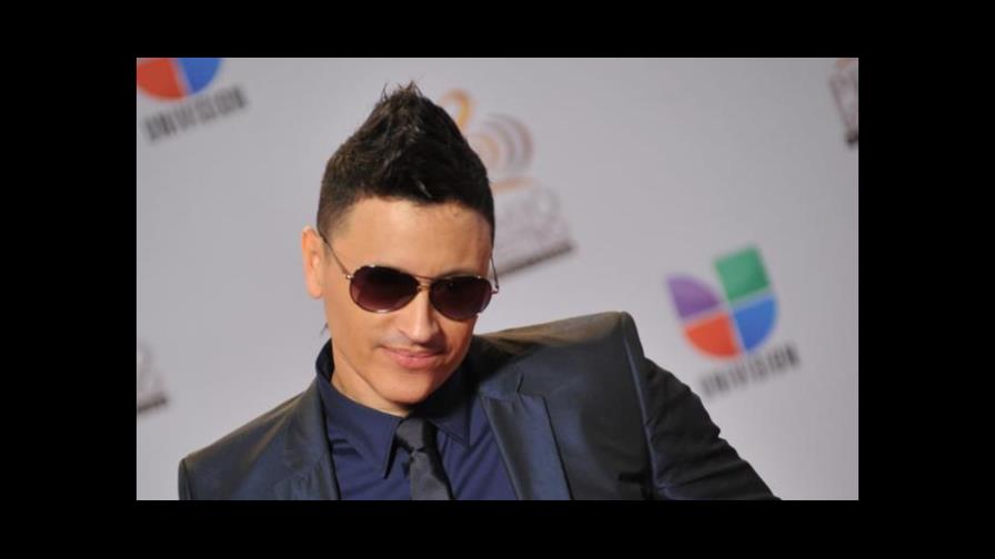 Elvis Crespo honra al ícono del vallenato colombiano Diomedes Díaz