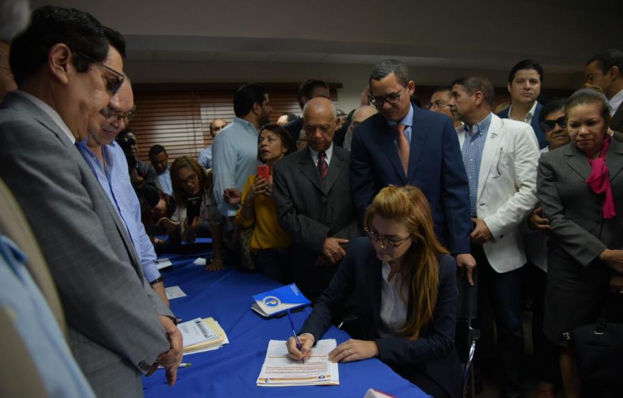 Dirigentes perremeístas reaccionan en contra del acuerdo entre Hipólito y Luis