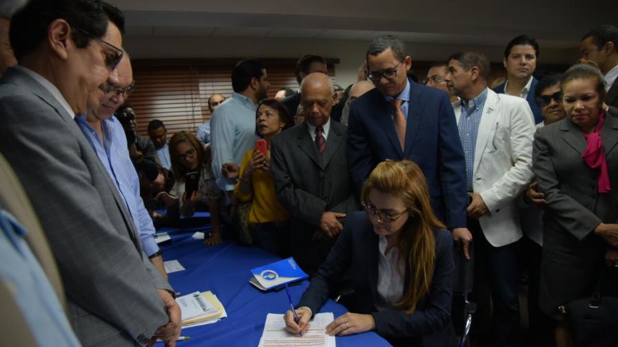 Dirigentes perremeístas reaccionan en contra del acuerdo entre Hipólito y Luis Dirigentes perremeístas reaccionan en contra del acuerdo entre Hipólito y Luis
