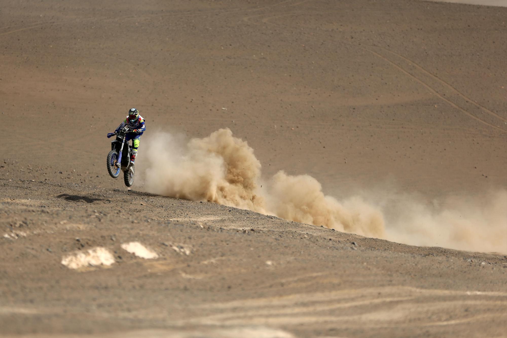 El piloto argentino Franco Caimi compite durante la quinta etapa del Rally Dakar 2018 el miércoles 10 de enero de 2018, en el desierto de Marcona (Perú).