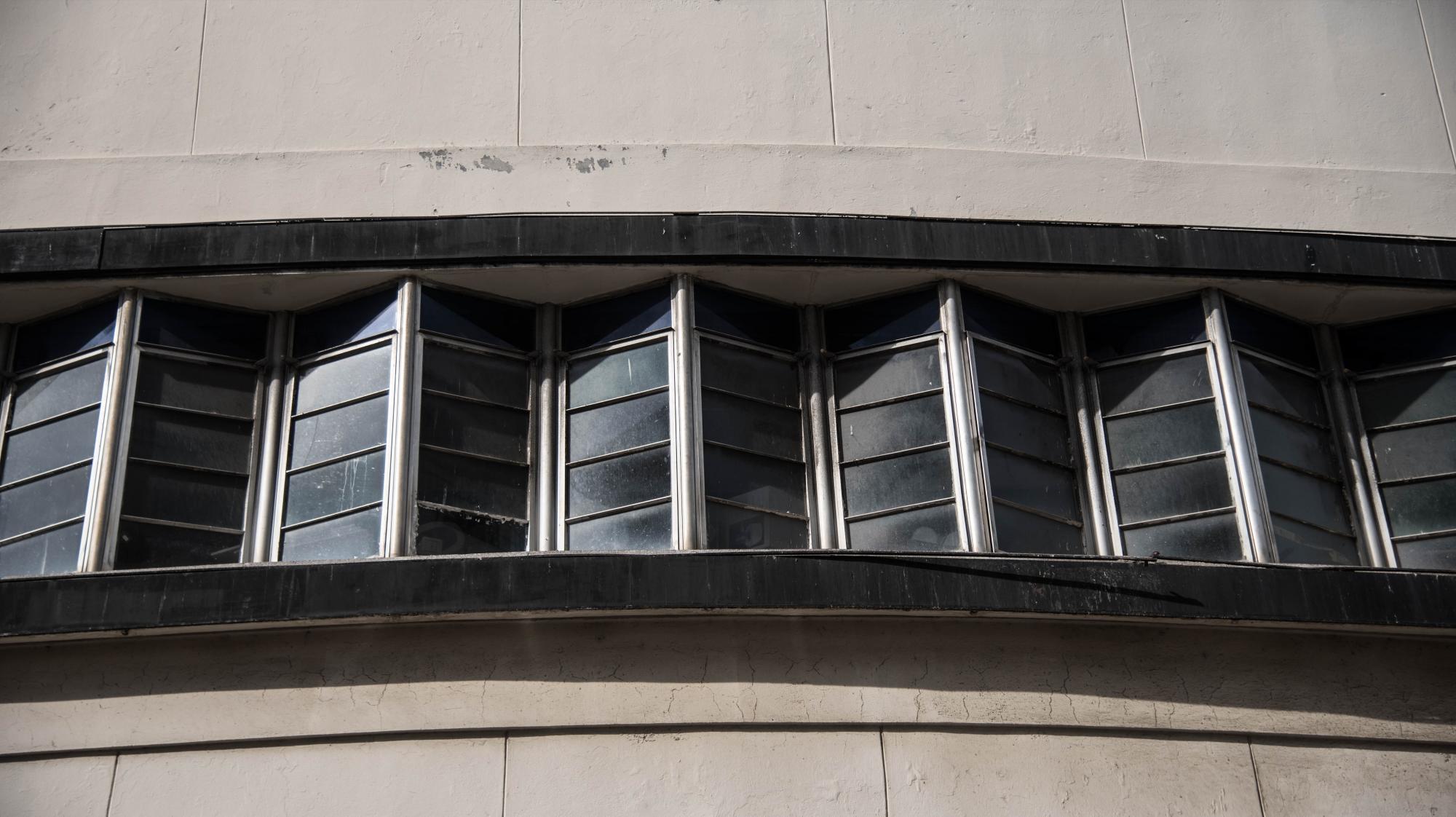 Exterior de las ventnas en zigzag. 