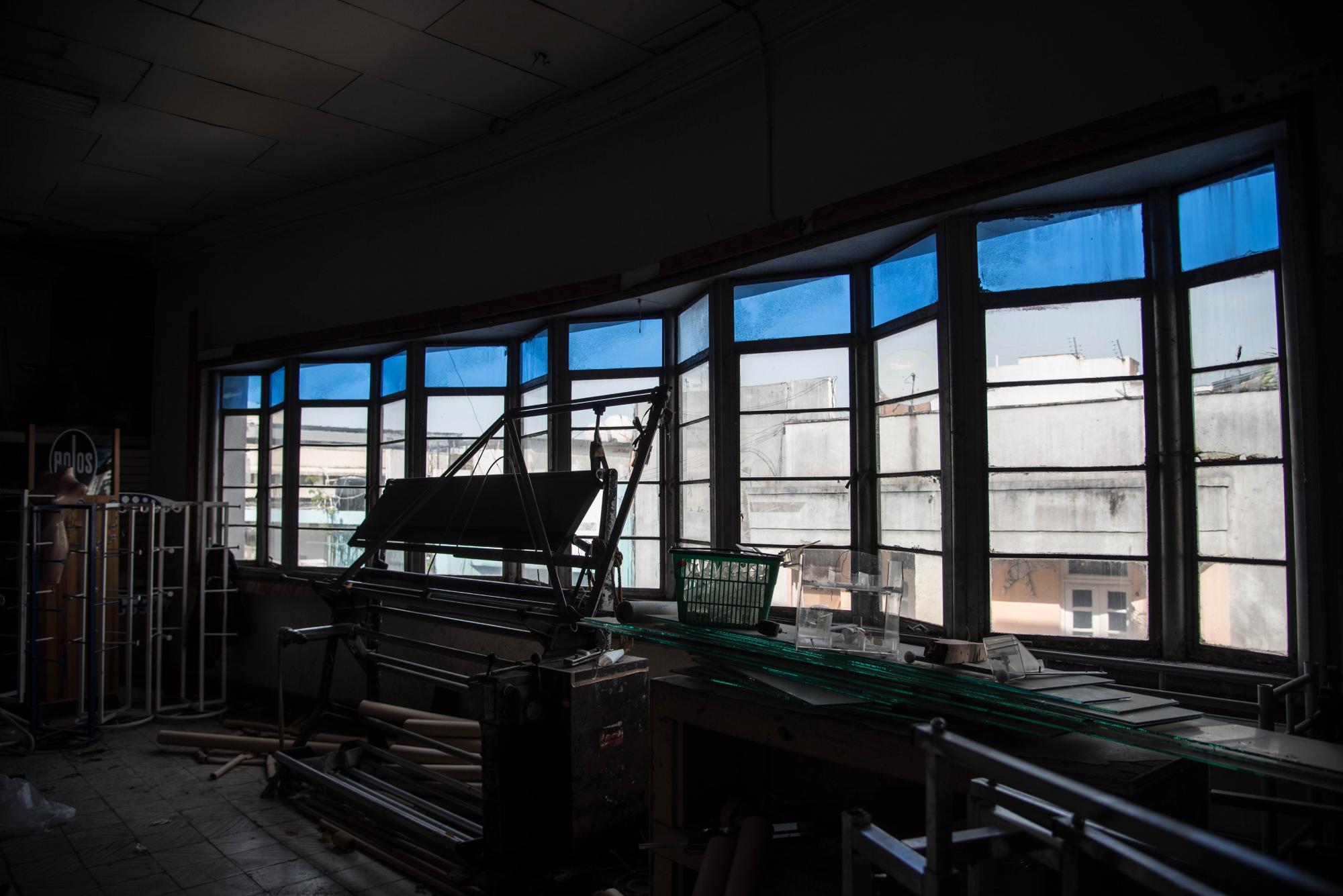 El segundo piso y su vista por las ventanas.