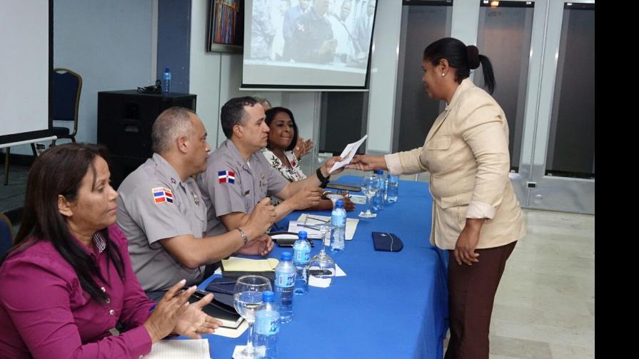 Director de la Policía se reúne con comunitarios de barrios de la capital