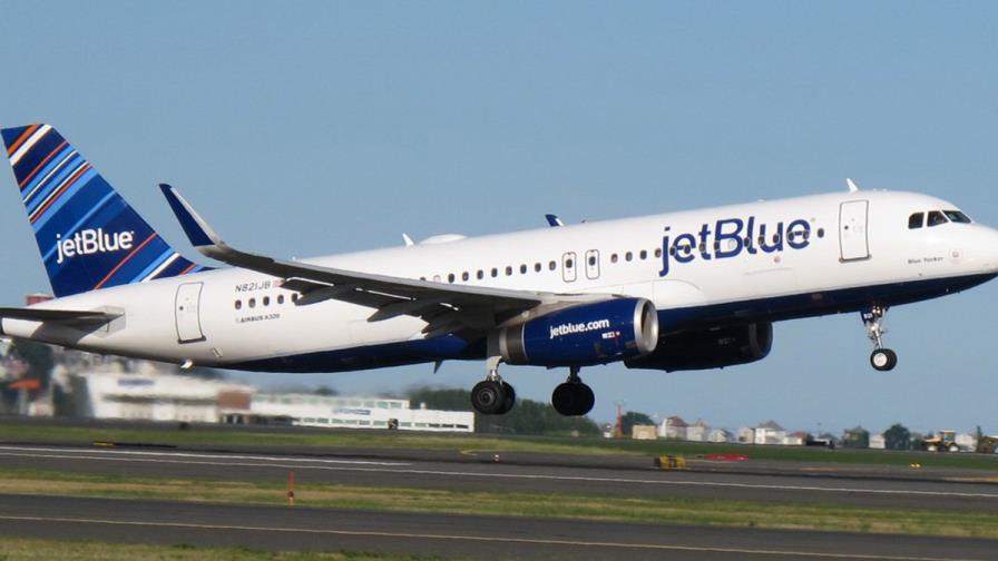 Avión que iba a Punta Cana tuvo que regresar a Boston por extraño hedor que afectó a los pasajeros