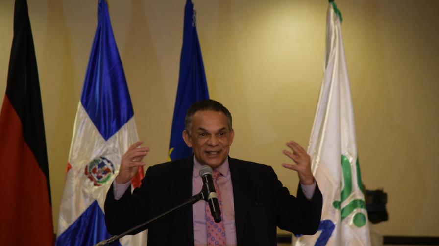 Ventura Camejo: “Modificar la Constitución para crear un sistema unicameral es idea de la Oxfam”