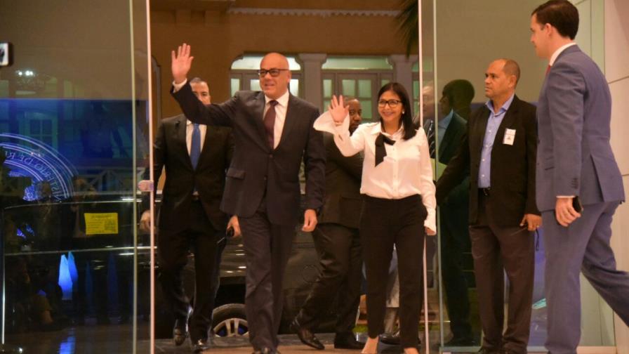 Gobierno y oposición venezolana afinan detalles; van hoy por acuerdo