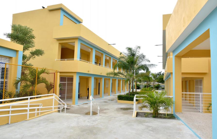 Gobierno inaugura en Azua nuevo centro educativo 