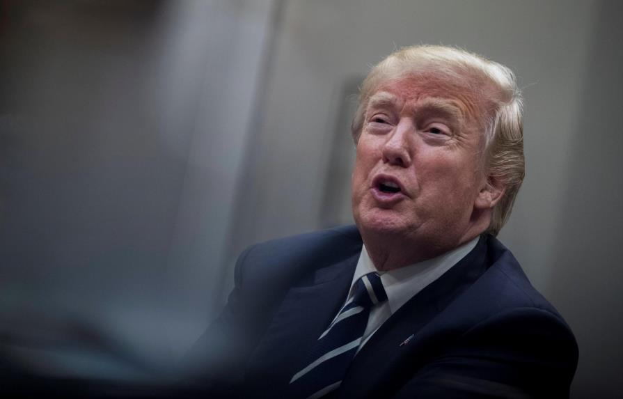 Diplomáticos estadounidenses reciben instrucciones sobre cómo explicar la expresión de Donald Trump