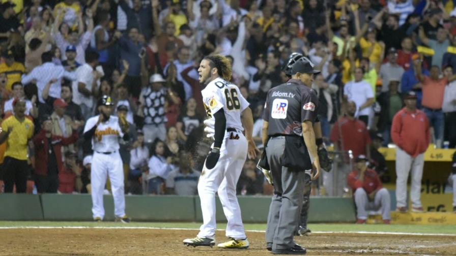 Las Águilas mantienen su vuelo al ganar cuarto en línea; dejan en el terreno al Escogido