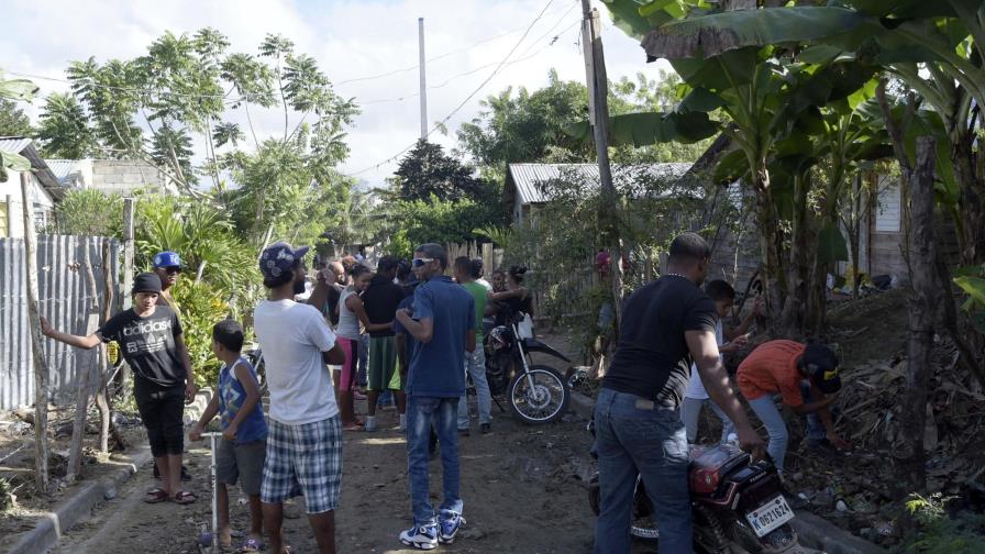 Hombre mata a su mujer y se suicida en Santiago; niña de tres años queda huérfana Hombre mata a su mujer y se suicida en Santiago; niña de tres años queda huérfana