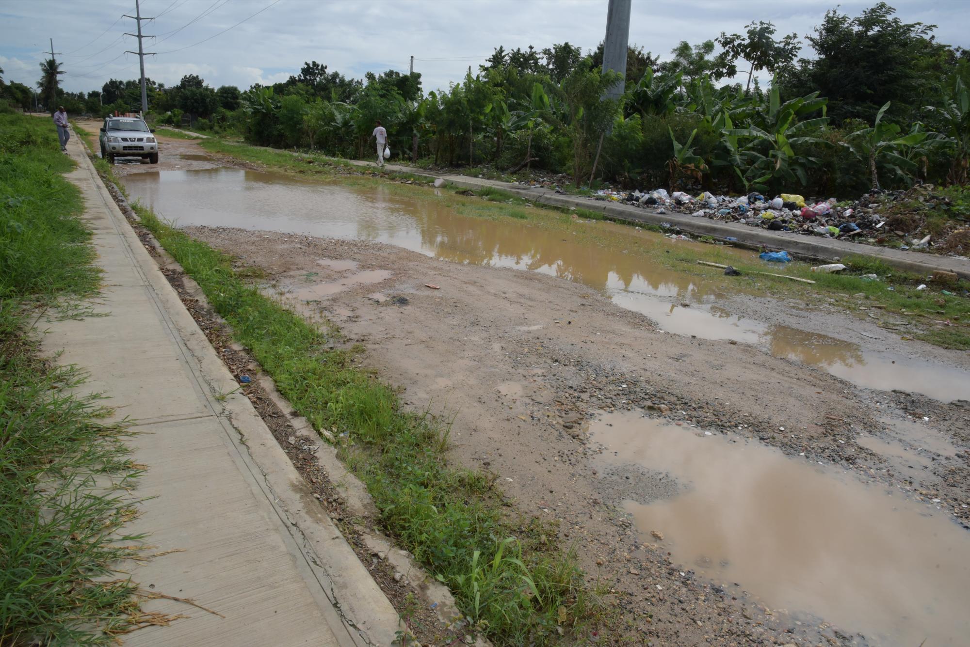 Una calle del sector, anegada por el agua de lluvia