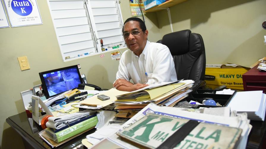 Dirigente choferil declara que alza de combustibles encarece la vida