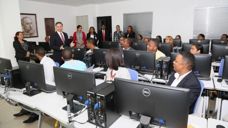 Procurador anuncia 215 nuevos fiscales para labores del Ministerio Público