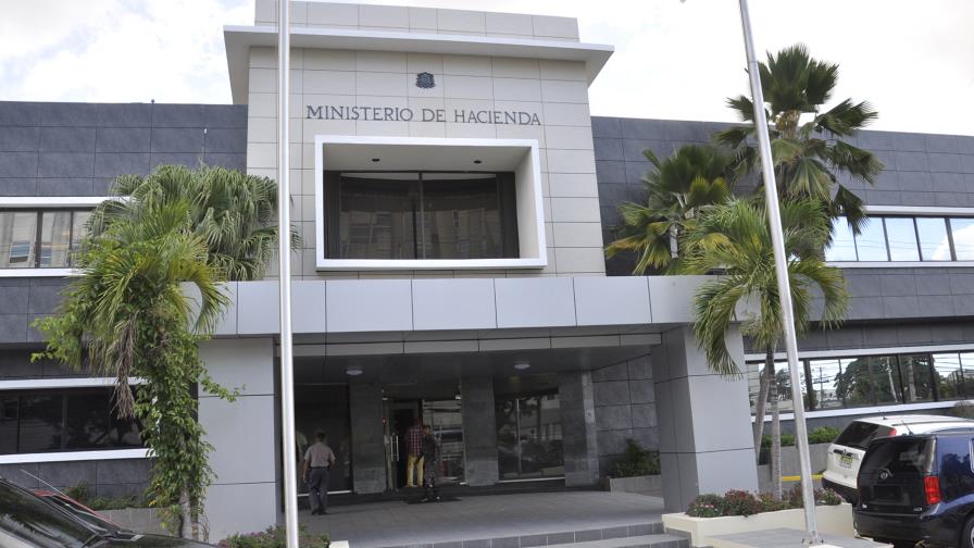 Faltan por transferir RD$43,000 MM para recapitalizar al BCRD
Faltan por transferir RD$43,000 millones para recapitalizar al Banco Central Faltan por transferir RD$43,000 MM para recapitalizar al BCRD
Faltan por transferir RD$43,000 millones para recapitalizar al Banco Central