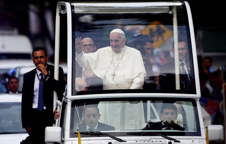 Hombre fallece cuando esperaba paso del papa Francisco tras llegada a Chile