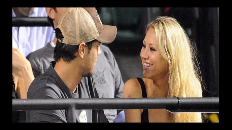 Enrique Iglesias y Anna Kournikova muestran sus gemelos