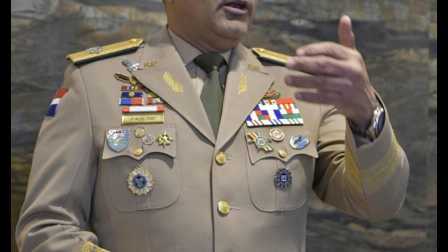 Ministro de Defensa dice habrá ascensos a todos los militares que cumplan requisitos