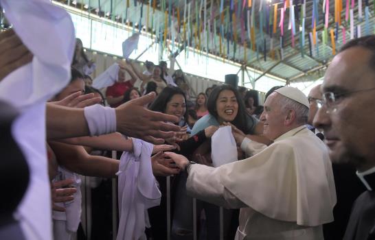 Bitácora papal: Francisco cumple frenética primera jornada en Chile